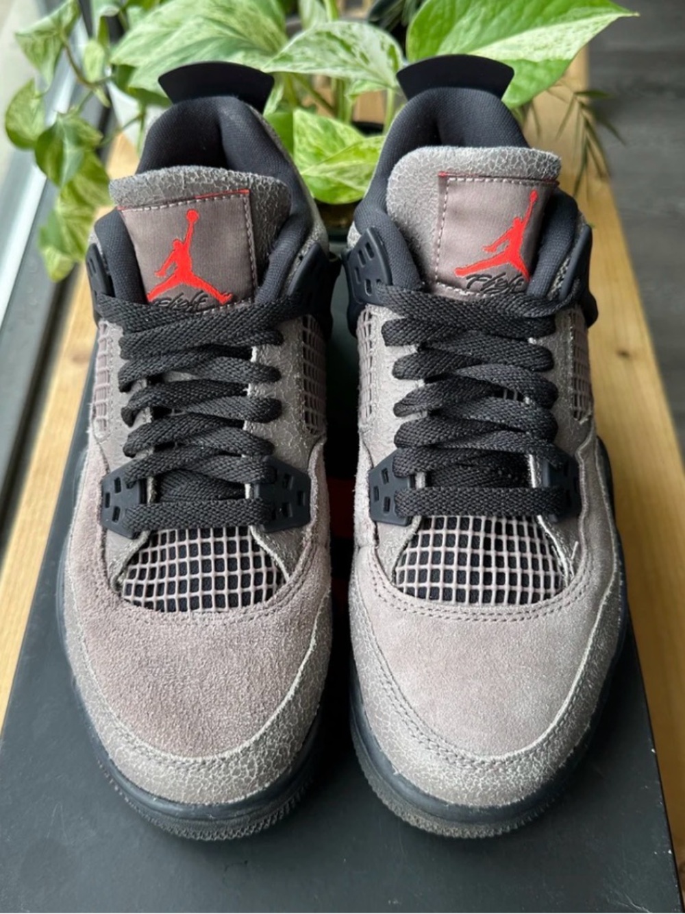Jordan 4 Retro "Taupe
Haze" Suede Unisex Sneakers Size US 7Y EUR 40 UK 6